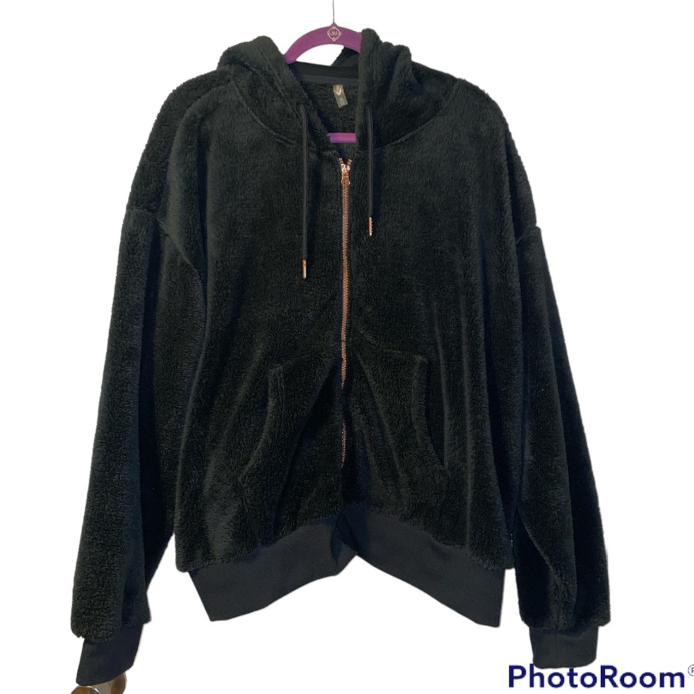 EUC- Women’s Plus Fuzzy Sherpa Hoodie